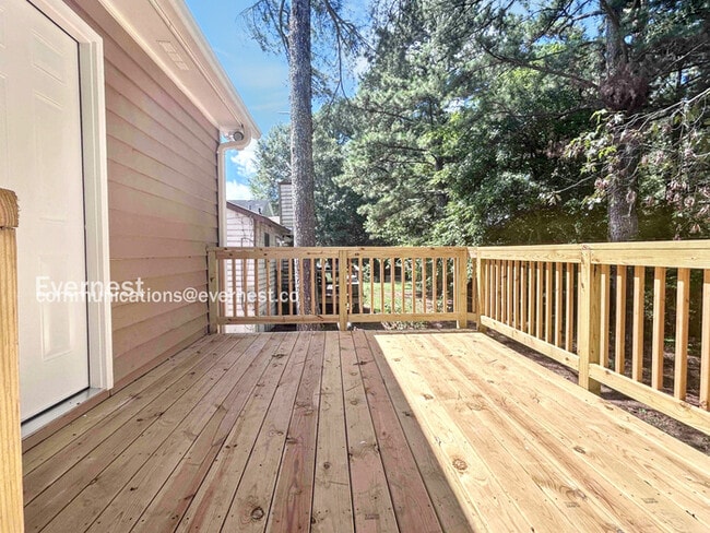 Building Photo - 2083 Phillips Rd
