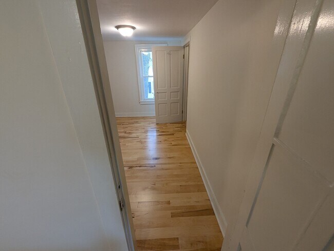 Building Photo - 112 King St