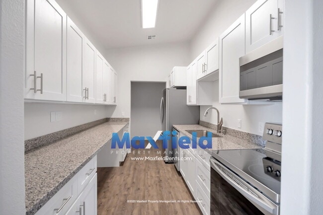 Building Photo - Upstairs Unit - St George - Near Costco and Home Depot Available Now - 3 BD 2 BA 2 GAR