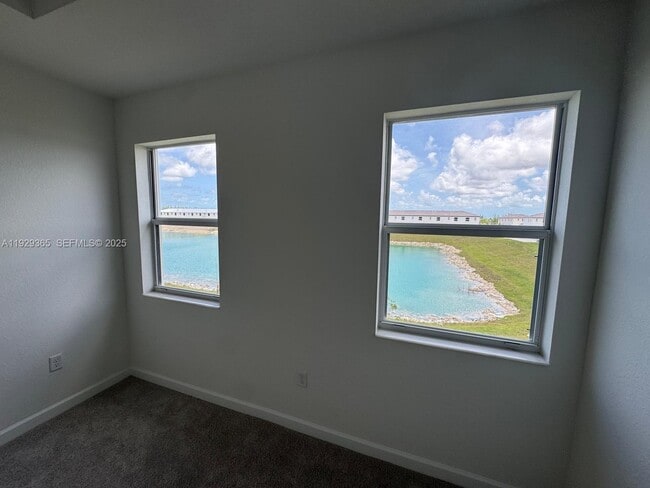 Building Photo - 2825 SE 25th Ave