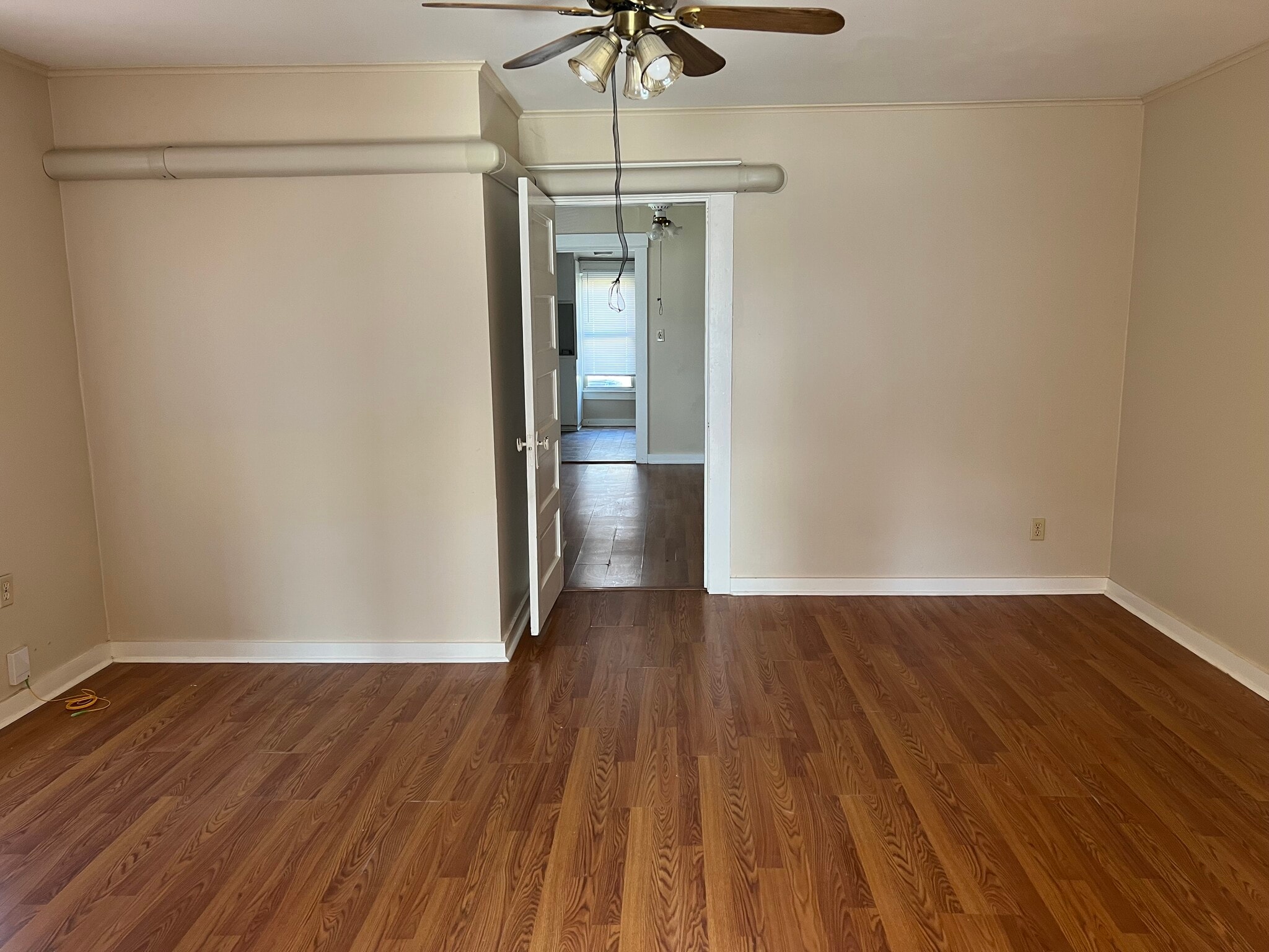 Living room - 208 E Twohig Ave