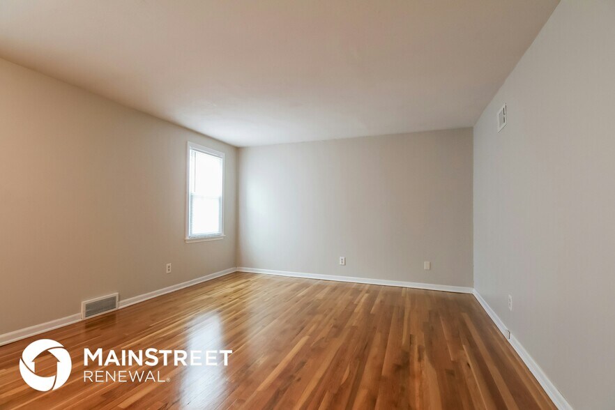 Building Photo - 6828 N Overland Dr
