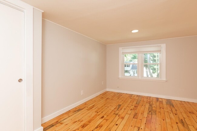 Building Photo - 400 Colonial Dr