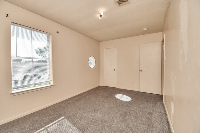 Building Photo - 8914 Pecan Pl Dr