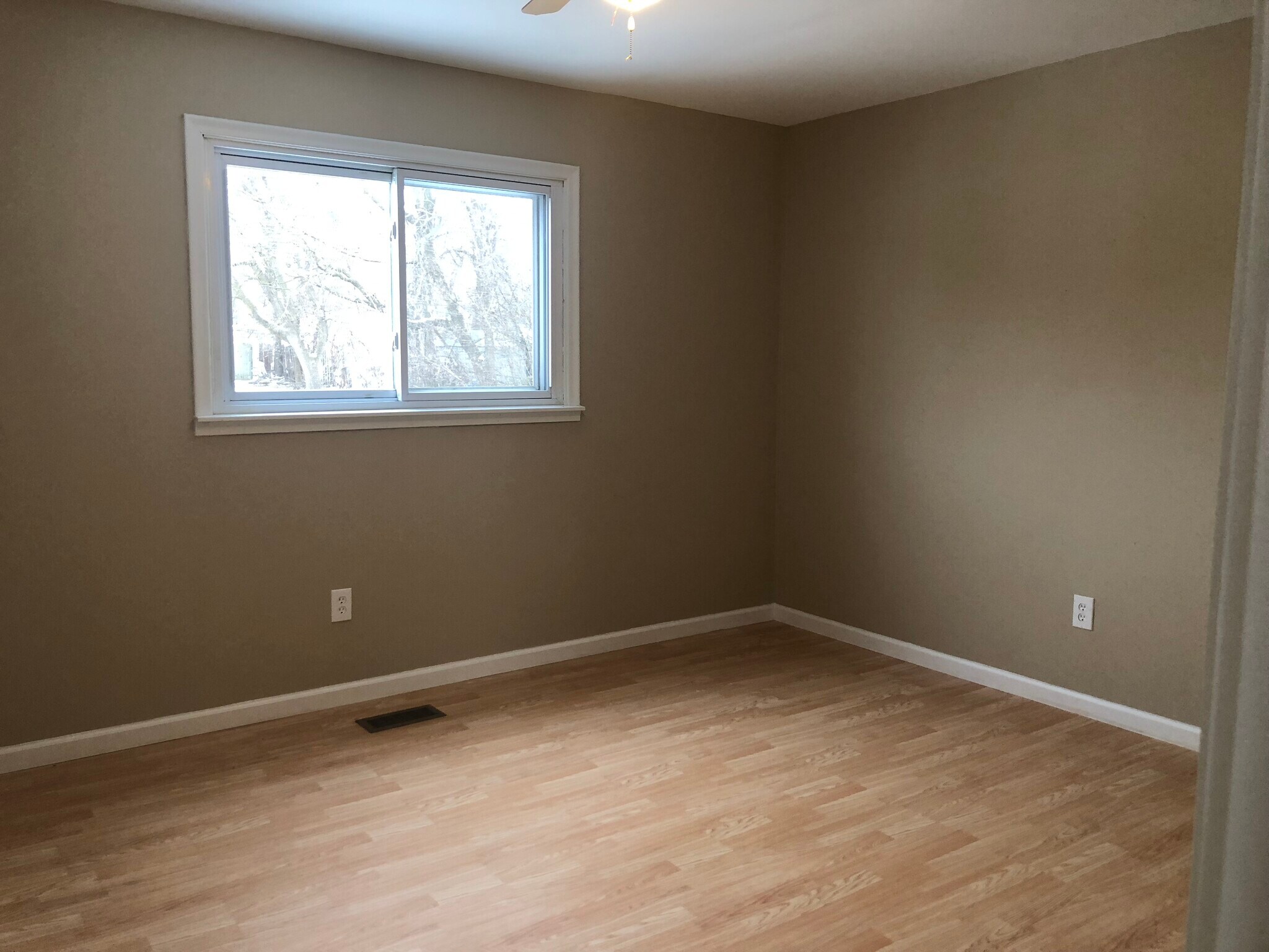 Building Photo - 3273 Berent St