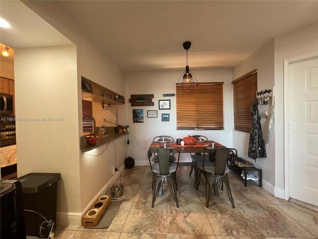 Building Photo - 15549 Miami Lakeway N