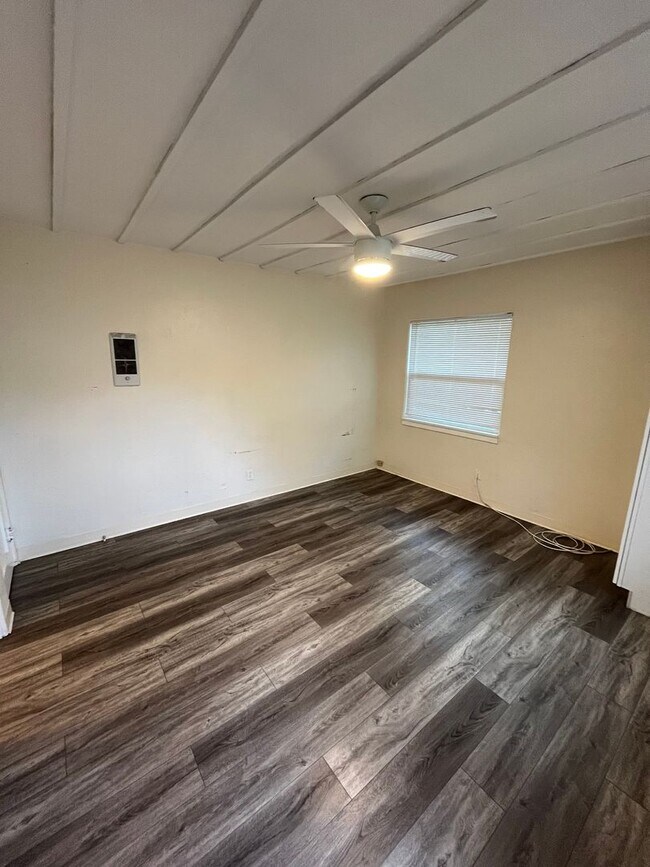 Building Photo - PERFECTLY LOCATED STUDIO IN DOWNTOWN SOUTH PARK WITH GARAGE! ONLY $1,595/mo!