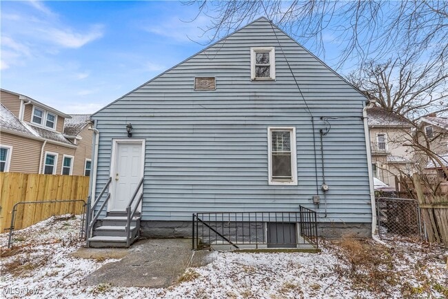 Building Photo - 9618 Willard Ave