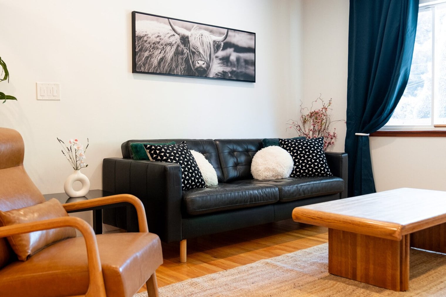 Building Photo - 6836 S Land Park Dr