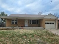 Building Photo - 2109 S Parkwood Ln