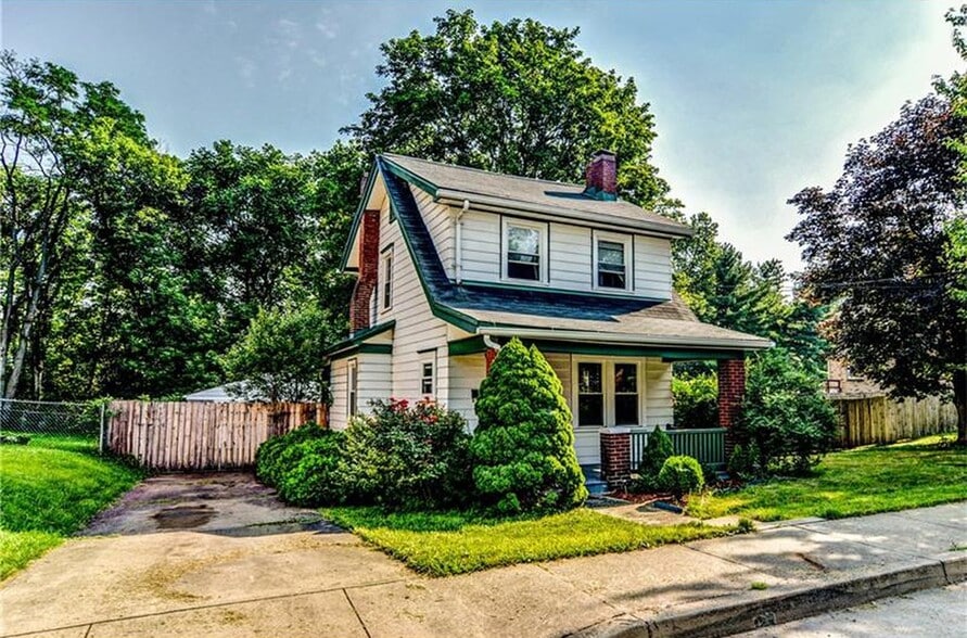 Building Photo - 2038 Stonelea St