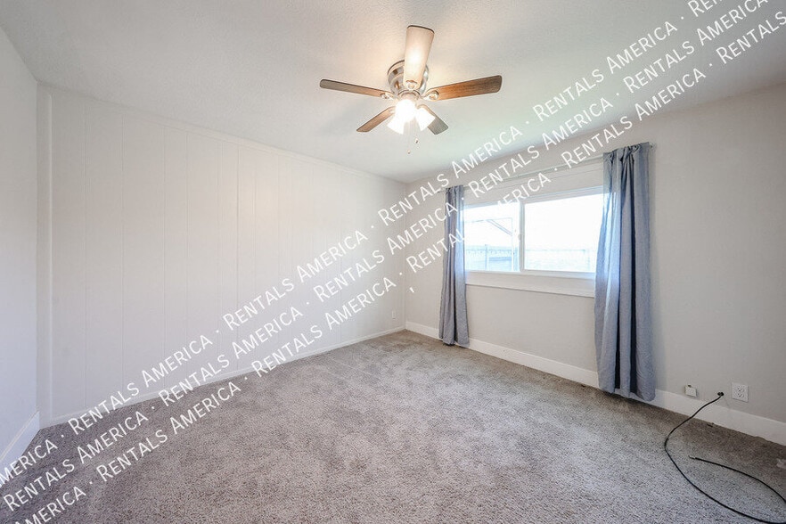 Building Photo - 2110 W Greenbriar Dr