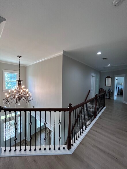 Catwalk 2 - 5006 Groover Dr SE