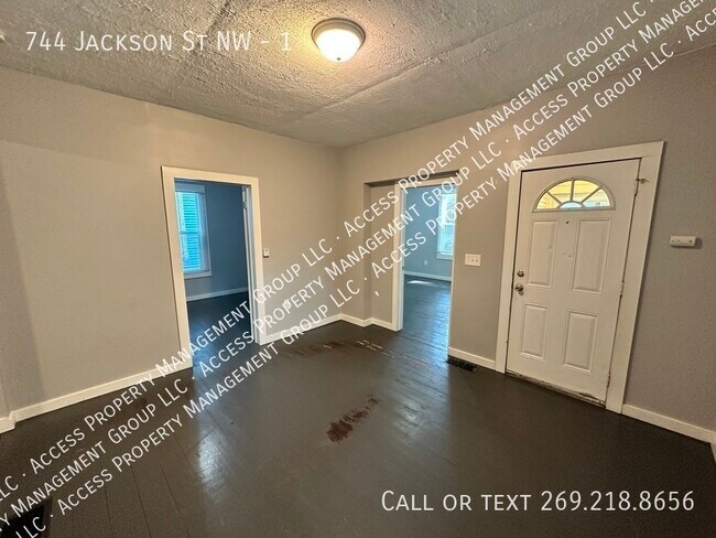 Building Photo - 744 Jackson St NW