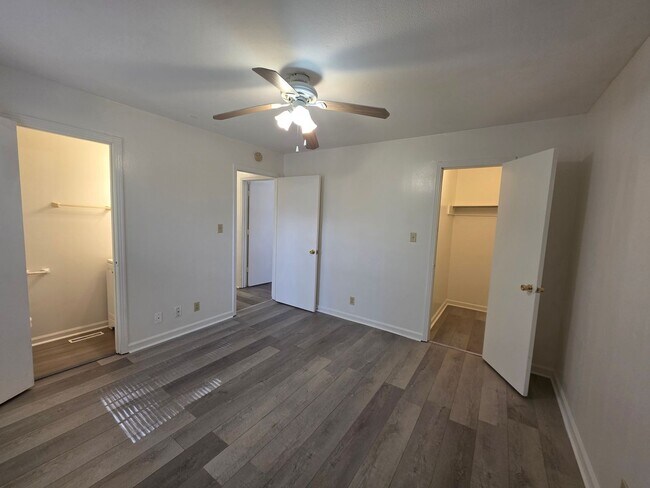 Building Photo - Charming 3-Bedroom Home with Spacious Backyard & Modern Amenities