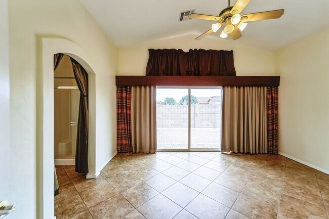 Building Photo - Spacious 4BR House in Tucson