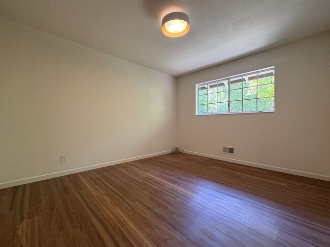 Building Photo - Stunning 4-Bedroom Home with Pool, Solar P...