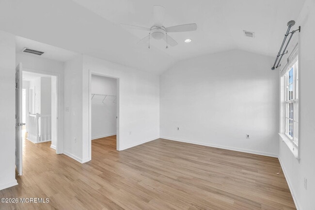 Building Photo - 40 Thistledown St