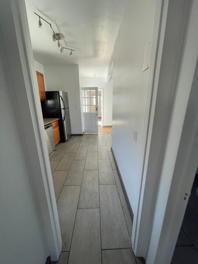 Building Photo - 2824 Menlo Ave