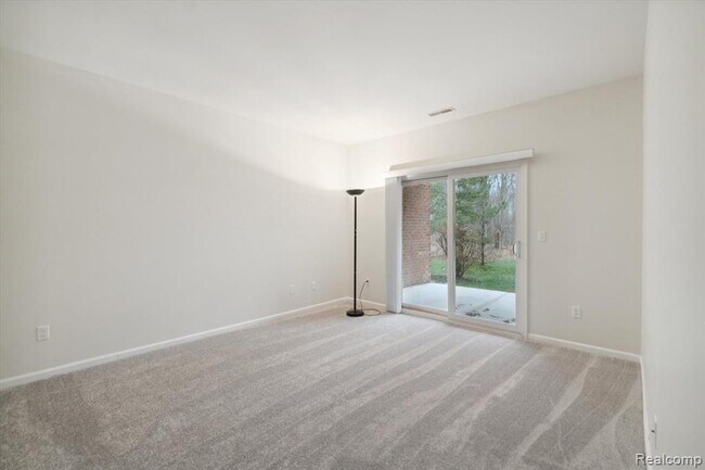 Building Photo - 15980 Morningside