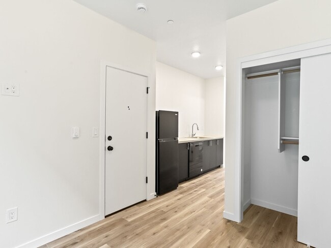 Building Photo - Vancouver Townhouses