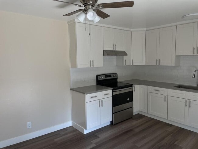 Building Photo - 736 Opal Dr