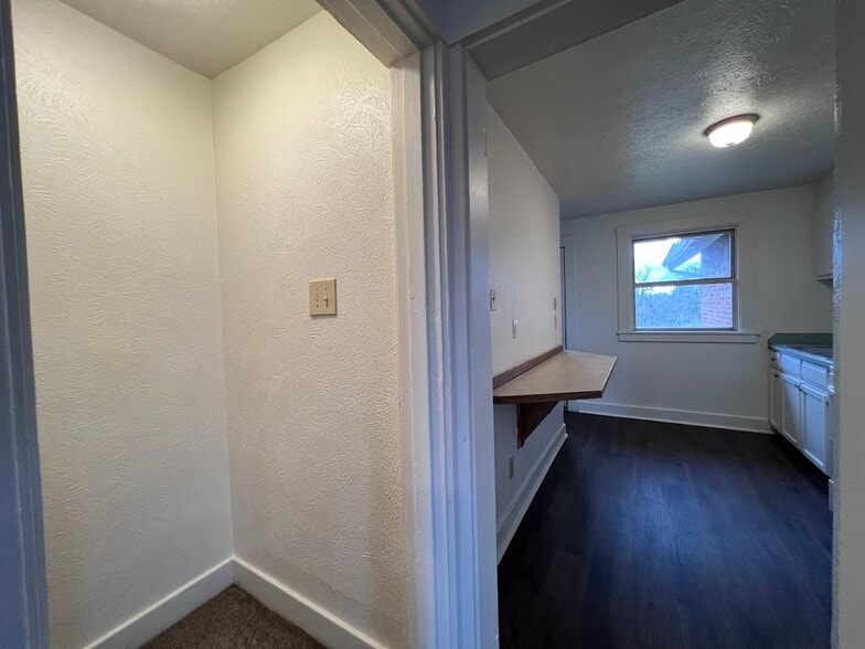 Building Photo - 610 Short St