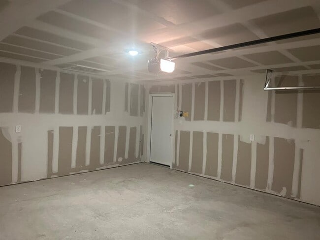 Building Photo - 112 Raymondville Path