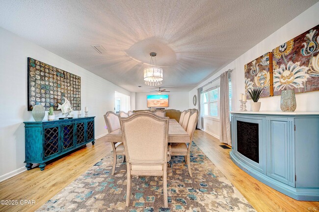 Building Photo - 2615 W 11th St