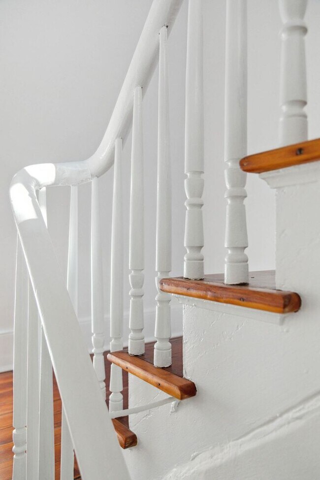 Building Photo - 89 Alexander St