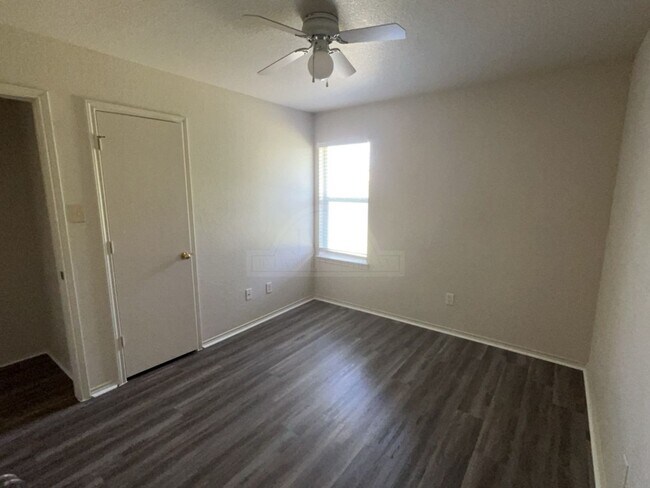 Building Photo - 2318 Wildewood Dr