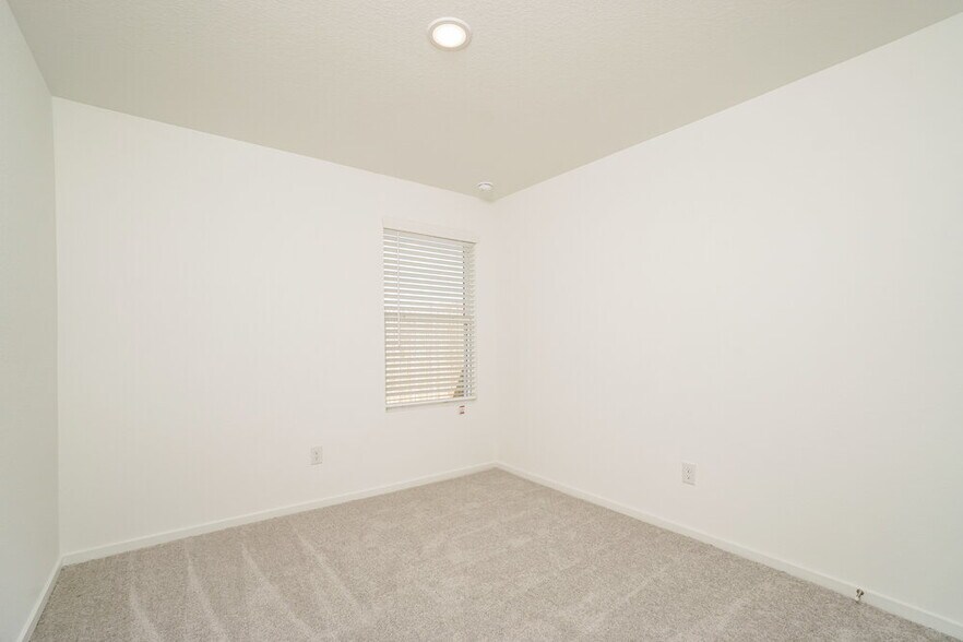 Building Photo - 10051 Mather Way