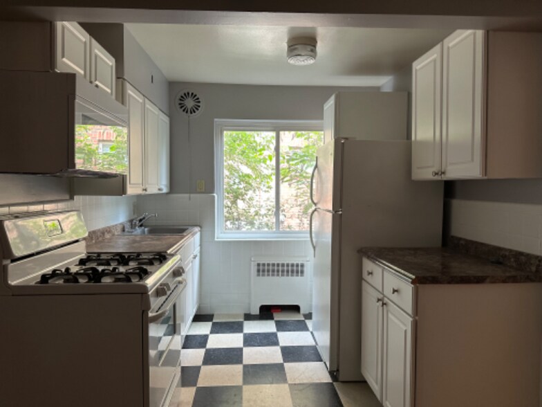 Building Photo - 1271 Morten St