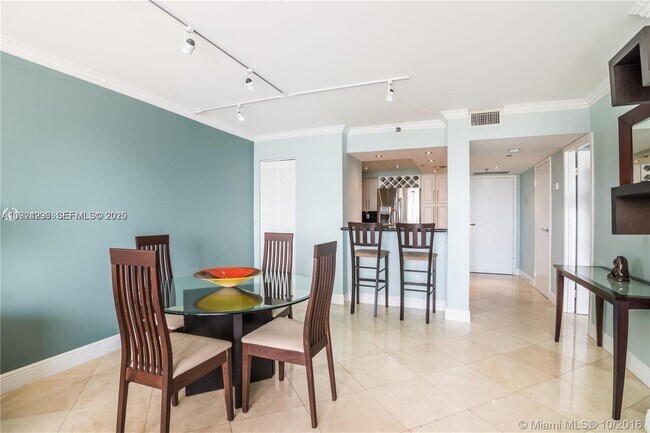 Building Photo - 555 NE 15th St