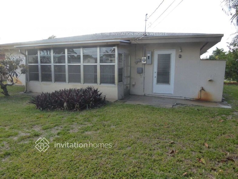 Building Photo - 2201 N 57th Ave