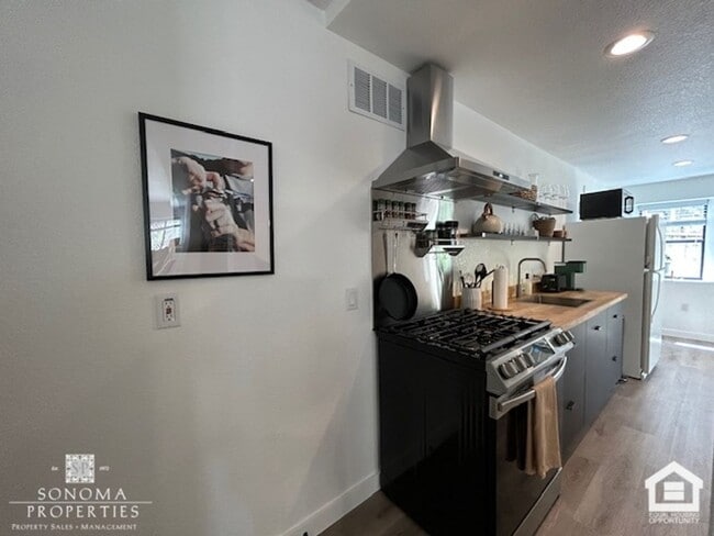 Building Photo - Furnished Guesthouse Suite in Sonoma