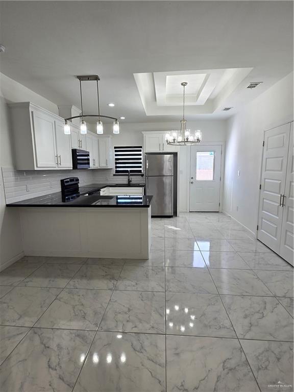 Building Photo - 14 W Woodson Dr