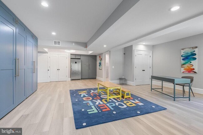 Building Photo - 7002 River Oaks Dr