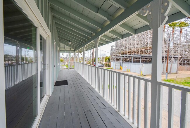 Building Photo - 400-1/2 4th St