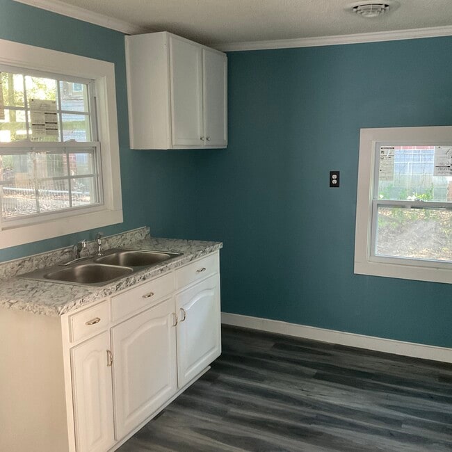 Building Photo - 409 Miller St