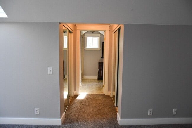 Building Photo - 154 N Shaffer St