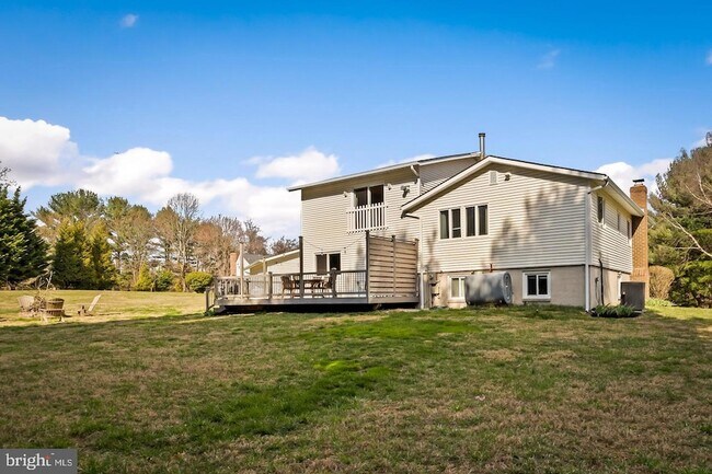 Building Photo - 6 Hounds Hollow Ct