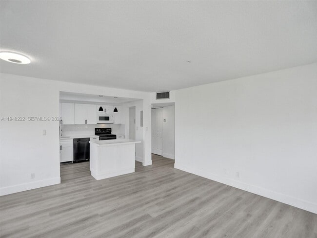 Building Photo - 2771 Taft St