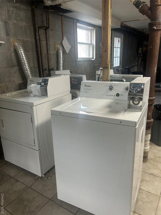 Building Photo - 31 N Hillside Ave