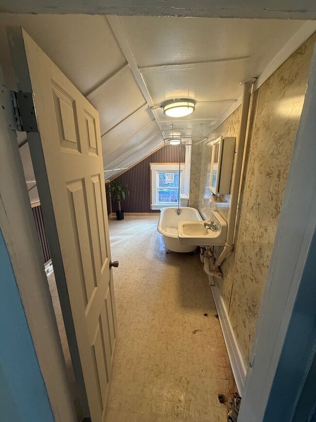 Building Photo - 1742-1744-1744 Wayne Ave