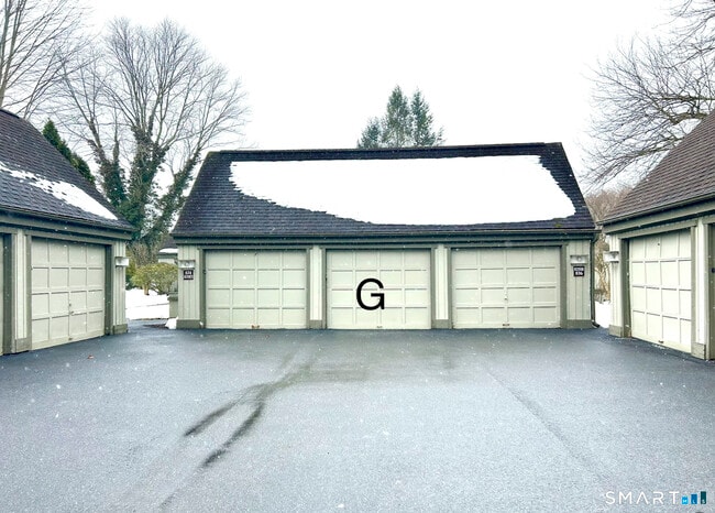 Building Photo - 576 Heritage Vlg