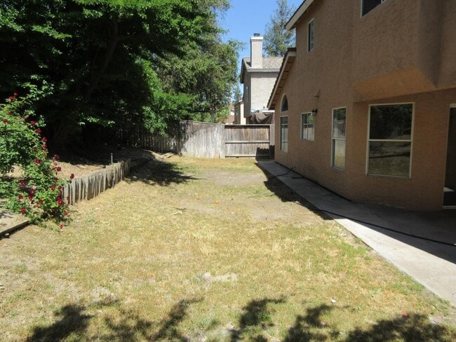 Building Photo - 4 Bed, 2.5 Bath Home with 3-Car Garage in Clovis Unified School District