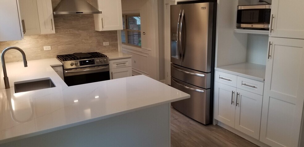 Unit 1 - 679 Park Ave W