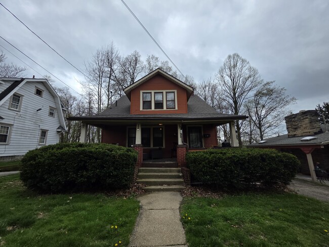 Building Photo - 1820 Malasia Rd