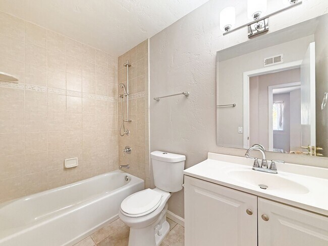Building Photo - SD: Spacious 4BD/2BA Home in Mira Mesa with Large Backyard, 2-Car Garage & In-Unit Laundry